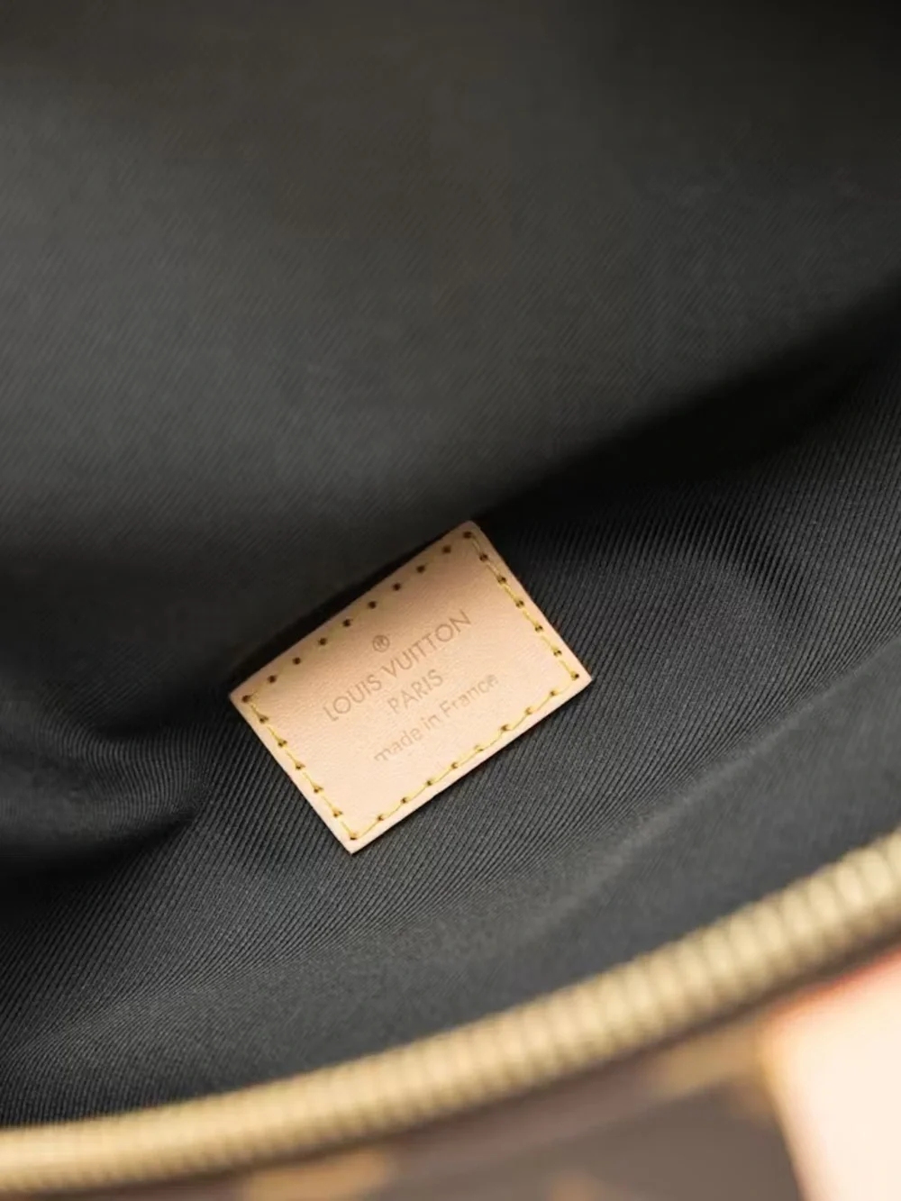 Louis Vuitton dimensions material